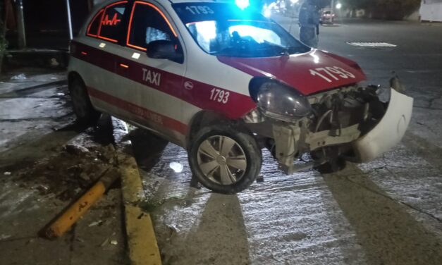Localizan un March abandonado en la avenida Cuauhtémoc