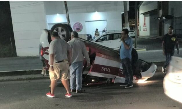 Marcheratti sube al camellón y vuelca en la avenida Cuauhtémoc; dos mujeres lesionadas