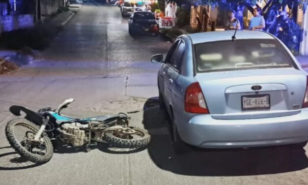 Motociclista termina en el hospital tras choque en la colonia El Esfuerzo