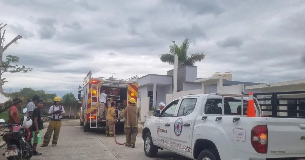 Probable cortocircuito provoca incendio en una casa de la colonia Del Puerto