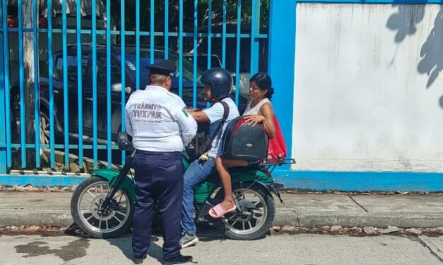 Refuerzan revisiones a motociclistas en Tuxpan; checan casco, papeles y pasajeros