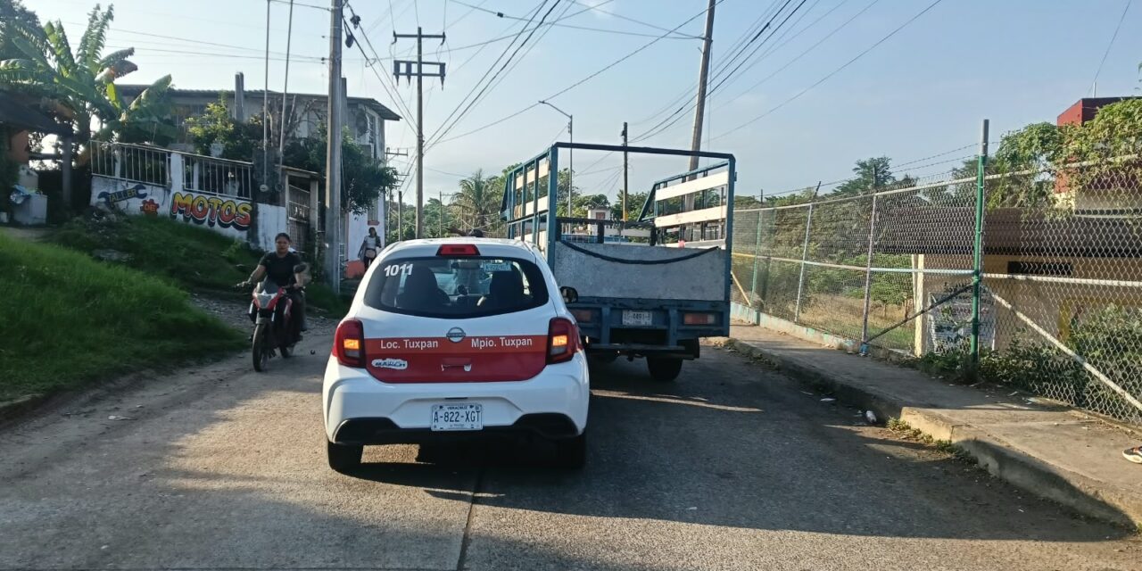¡MAL COMIENZO DE MAÑANA! TAXI Y CAMIONETA CHOCAN EN EL VERGEL