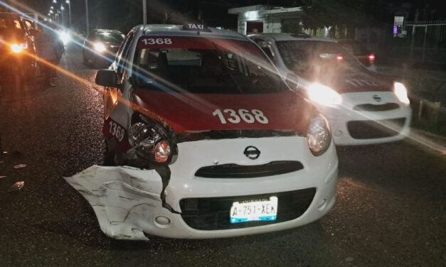 Taxi 1368 choca contra una camioneta en la colonia 17 de Octubre