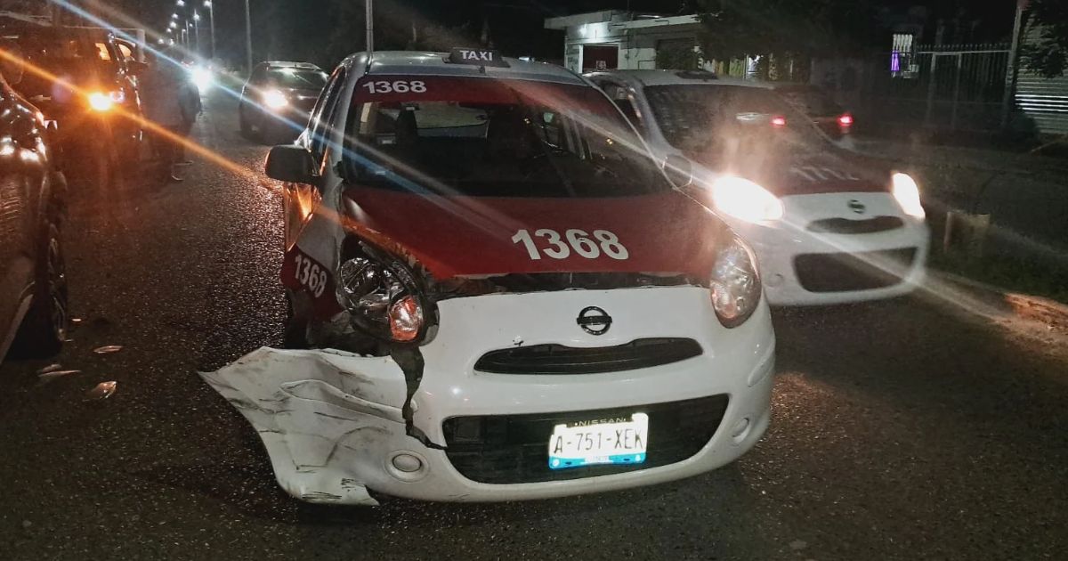 Taxi 1368 choca contra una camioneta en la colonia 17 de Octubre
