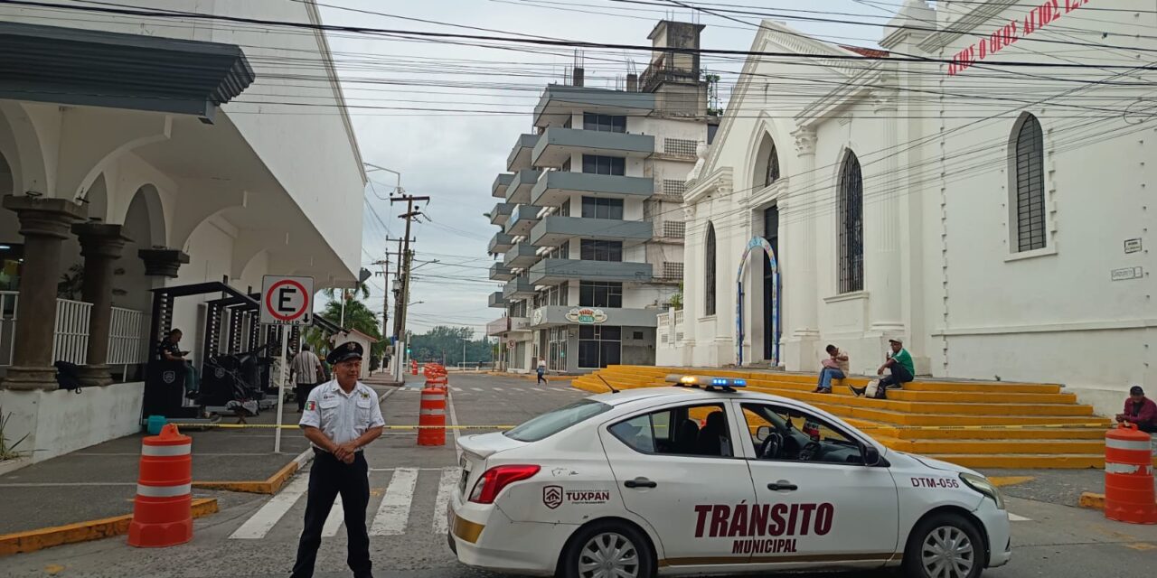 Tránsito Refuerza Seguridad: Cierran tres calles de Tuxpan por la Plaza de Día de Muertos