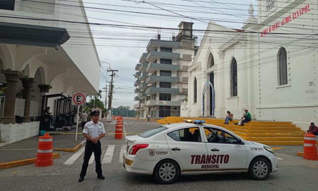 Tránsito Refuerza Seguridad: Cierran tres calles de Tuxpan por la Plaza de Día de Muertos