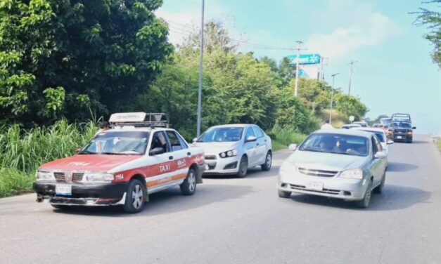 Otro choque mañanero: automóvil impacta por alcance al taxi 1164
