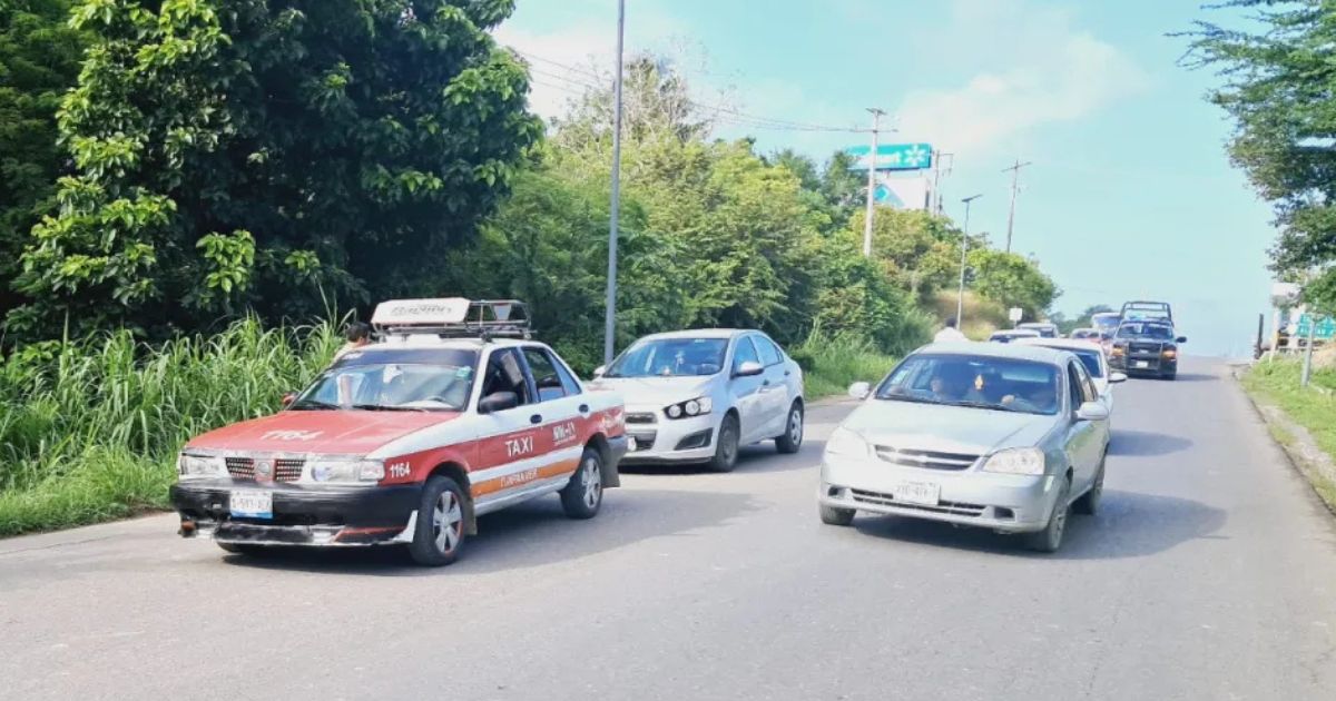 Otro choque mañanero: automóvil impacta por alcance al taxi 1164