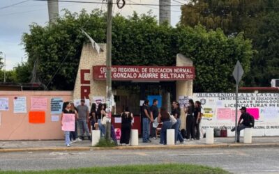 Normalistas levantan paro en Tuxpan; acuerdan espacio para clases y cero represalias