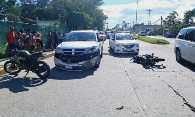 ¡Ayer en la mata! Choque entre moto y camioneta